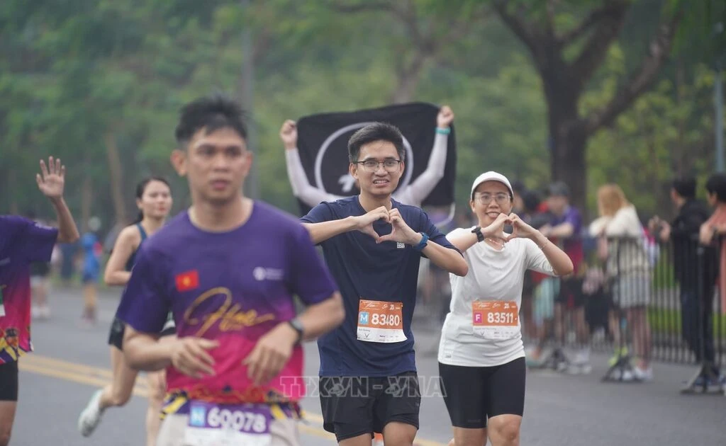 115431 12000 vdv tham gia giai chay vnexpress marathon hue 2025
