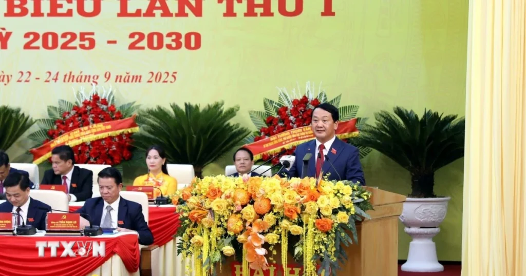 Toàn cảnh bế mạc Đại hội Đảng bộ tỉnh Tuyên Quang lần thứ I 1 be mac dai hoi dai bieu dang bo tinh tuyen quang nhiem ky 2025 2030 24