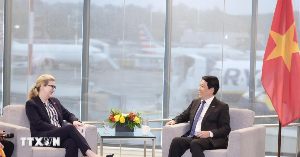 Hoạt động của Chủ tịch nước Lương Cường tại thành phố Seattle 1 chu tich nuoc tiep boeing 6