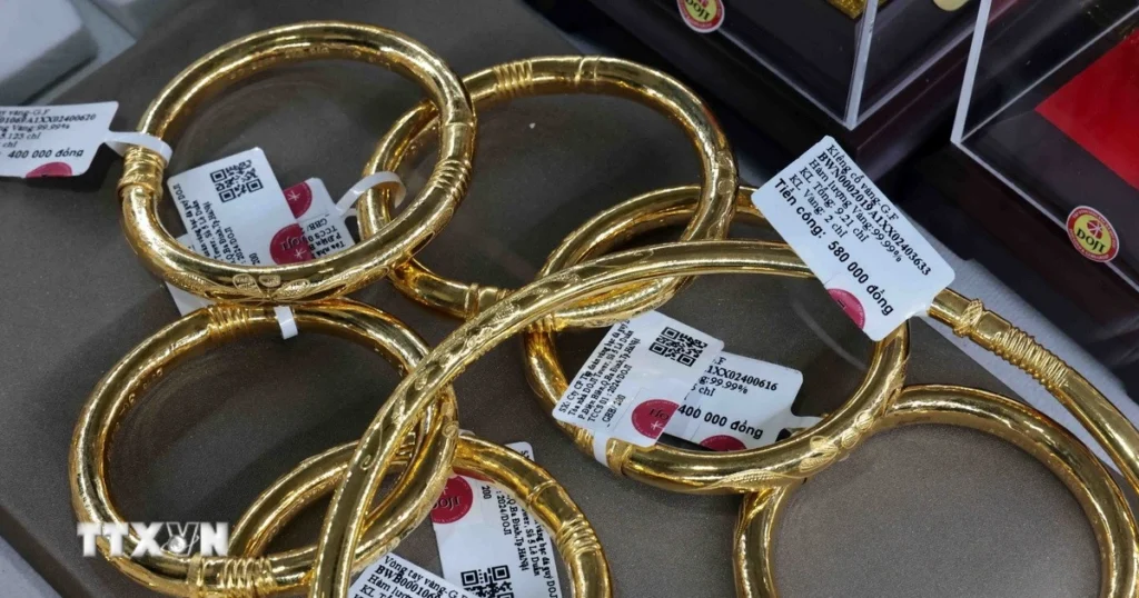 Giá vàng thế giới hạ nhiệt do hoạt động chốt lời 1 gia vang 6
