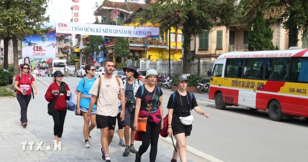Du lịch các địa phương bội thu trong kỳ nghỉ lễ Quốc khánh 2/9 1 khach du lich den sa pa