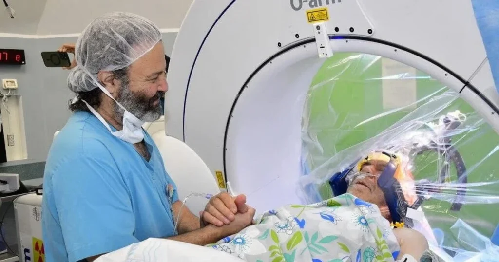 Israel: Phẫu thuật não bằng phương pháp thôi miên bệnh nhân 1 phau thuat thoi mien
