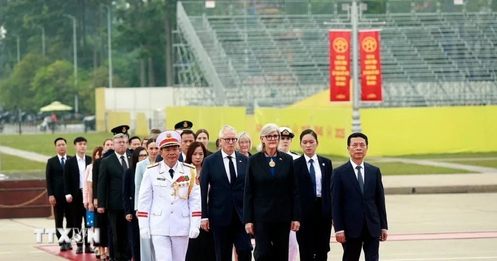 Toàn quyền Australia Sam Mostyn vào Lăng viếng Chủ tịch Hồ Chí Minh 1 toan quyen australia sam mostyn vao lang vieng chu tich ho chi minh