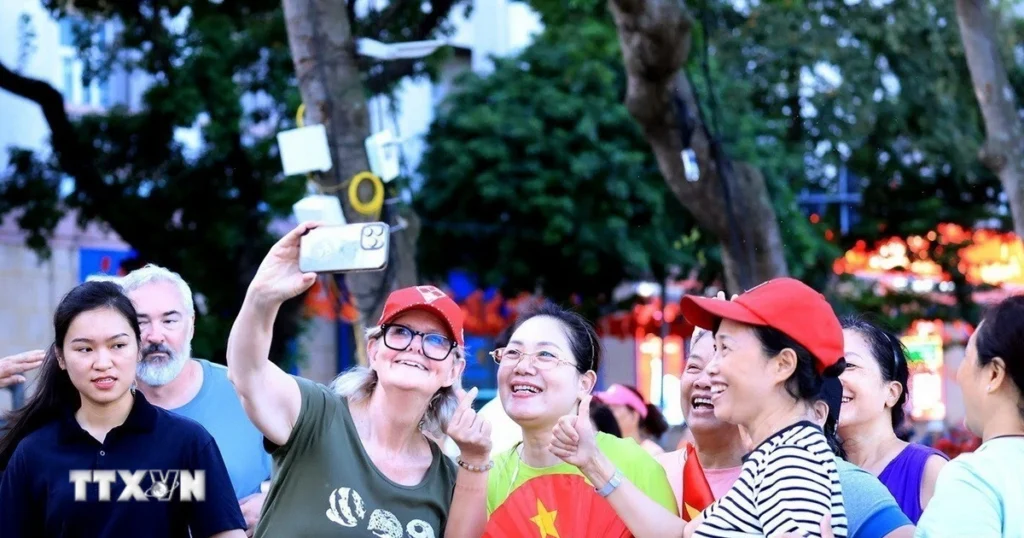 toan quyen australia tan bo quanh ho guom 9