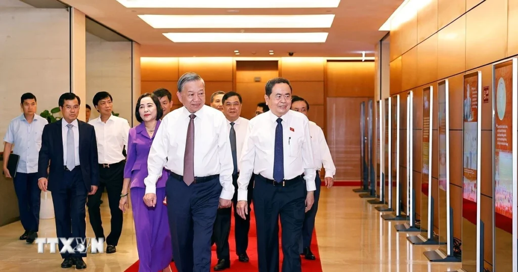 Toàn cảnh Hội nghị chuyên đề 'Bình dân học vụ số-Quốc hội số' 1 tong bi thu to lam du hoi nghi chuyen de binh dan hoc vu so quoc hoi so 1 1