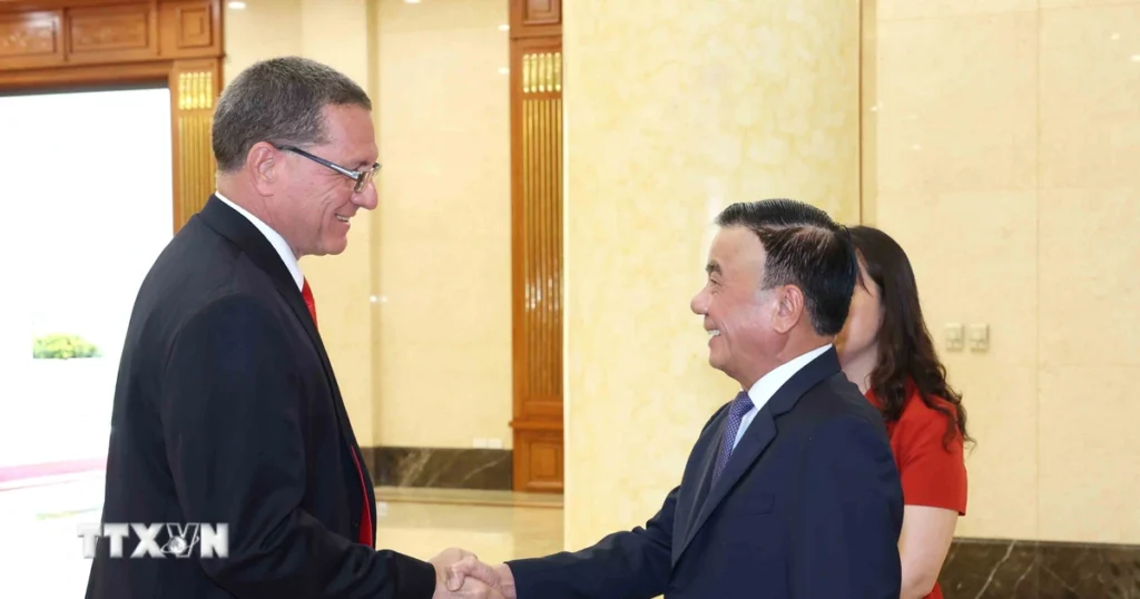 Thường trực Ban Bí thư tiếp Phó Chủ tịch Đảng XHCN thống nhất Venezuela 1 tran cam tu psuv eduardo pinat 2