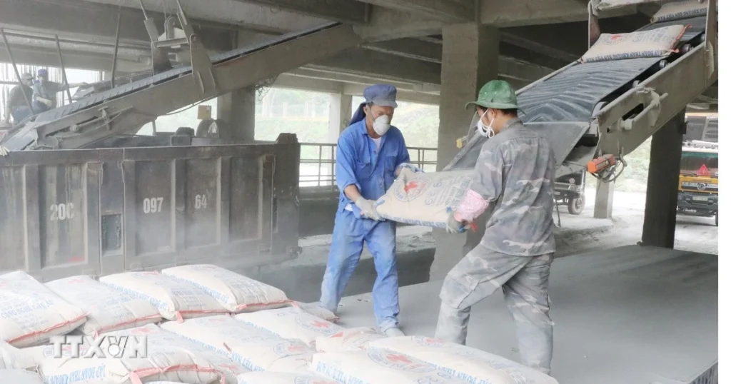 Vật liệu xây dựng tăng giá, dồn gánh nặng lên các công trình thi công 1 xi mang 1