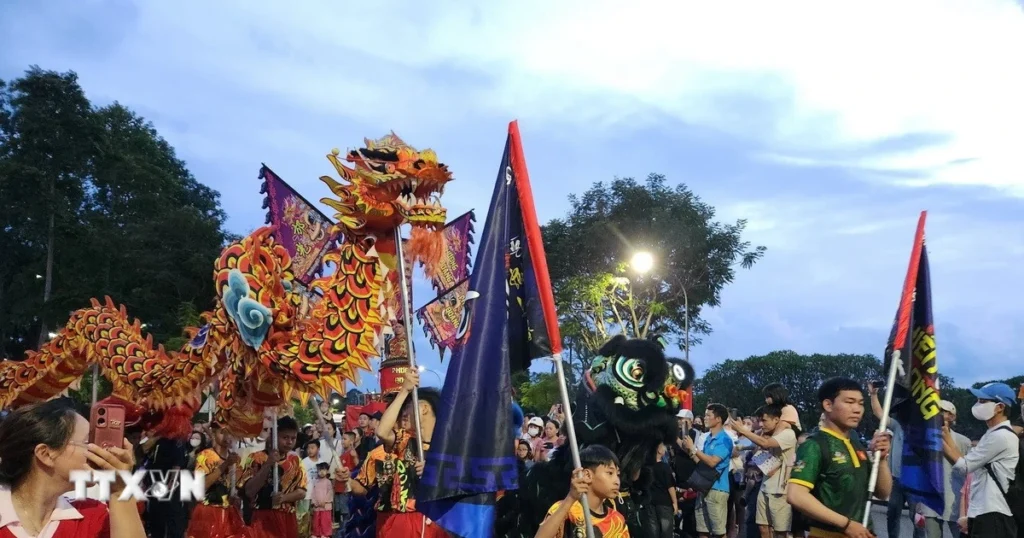 Huế: Tưng bừng khai mạc Ngày hội quảng diễn Lân-Sư-Rồng 1 lanm su rong