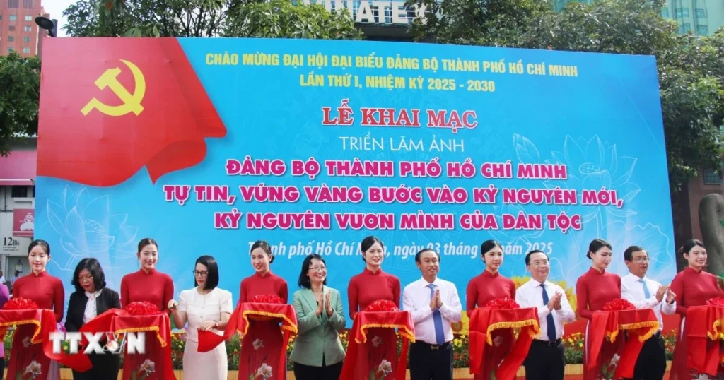 Khai mạc nhiều triển lãm ảnh về Đảng bộ Thành phố Hồ Chí Minh 1 trien lam anh chao mung dai hoi dai bieu dang bo tp ho chi minh 0310 1