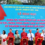 trien lam anh chao mung dai hoi dai bieu dang bo tp ho chi minh 0310 1