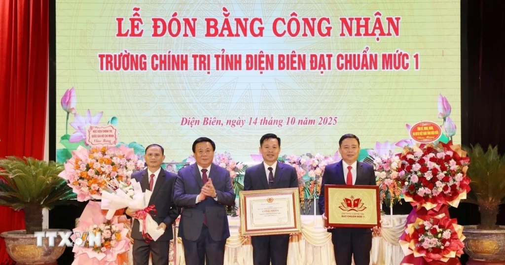 truong chinh tri