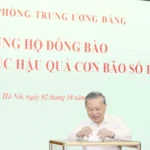 van phong trung uong to chuc quyen gop ung ho dong bao khac phuc hau qua con bao so 10 1
