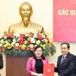 chu tich quoc hoi tran thanh man trao cac quyet dinh ve cong tac nhan su 28 5