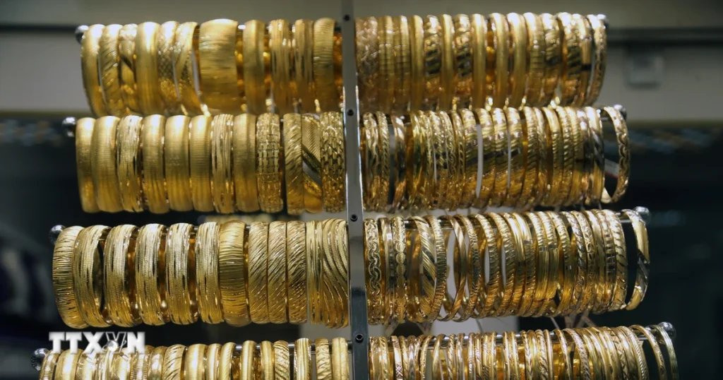 Giá vàng tăng hơn 1% nhờ kỳ vọng Fed hạ lãi suất 1 gia vang trang suc