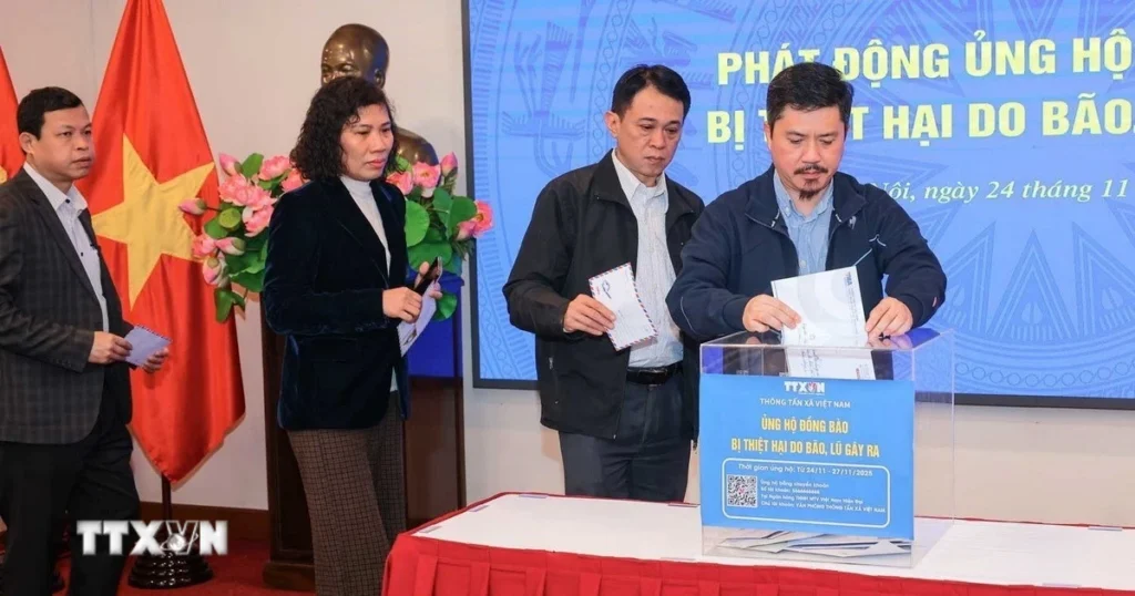 Viên chức, người lao động TTXVN ủng hộ đồng bào bị thiệt hại do bão, lũ gây ra 1 thong tan xa viet nam phat dong ung ho dong bao bao lu 4