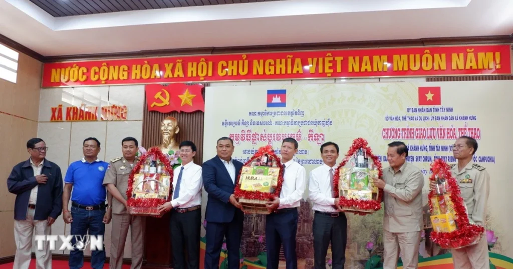 Tây Ninh: Giao lưu đoàn kết dân cư khu vực biên giới Việt Nam-Campuchia 1 1912 tay ninh campuchia 1