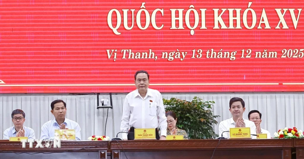 chu tich quoc hoi tiep xuc cu tri can tho 2
