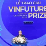 chu tich quoc hoi tran thanh man du le trao giai vinfuture nam 2025 8453484