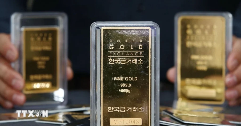 Giá vàng thế giới giảm sau khi vượt mốc lịch sử 4.500 USD mỗi ounce 1 gia vang 2512
