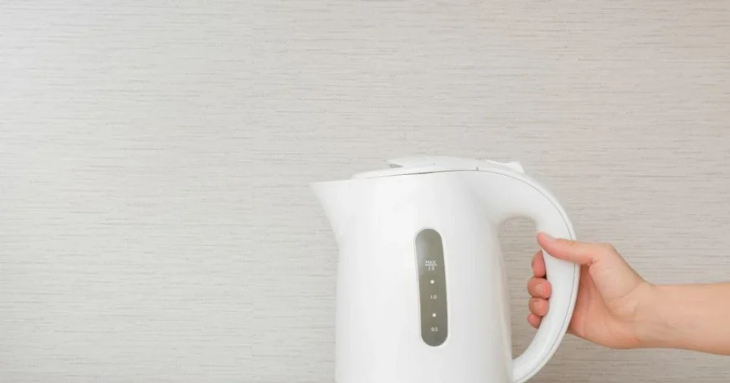 Chuyên gia cảnh báo nguy cơ vi hạt từ ấm nhựa khi đun nước 1 hmbs kettle microplastics 1080jpeg