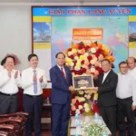 pho chu tich quoc hoi tran quang phuong chuc mung giang sinh 1