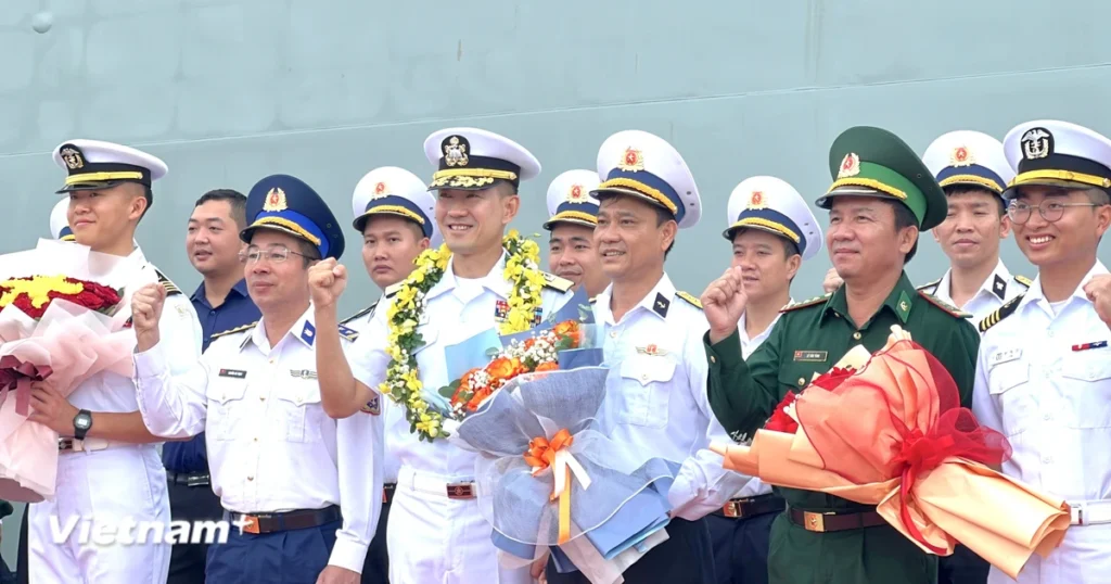 Tàu Hải quân Hàn Quốc cập cảng Tiên Sa, thăm xã giao thành phố Đà Nẵng 1 tauhaiquanhanquoc08
