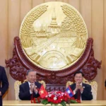 tong bi thu le trao cac van kien viet nam lao 3