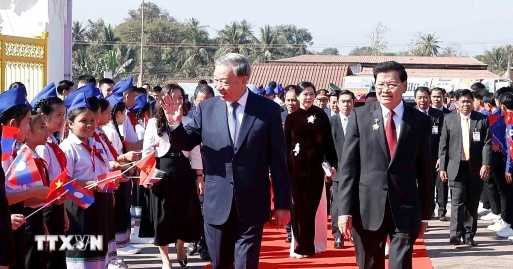 tong bi thu to lam cung tong bi thu chu tich nuoc lao thongloun sisoulith du khanh thanh cong vien huu nghi lao viet nam 02 4