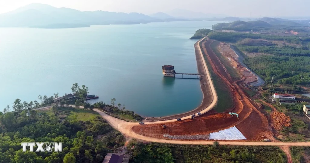 Hà Tĩnh: Thi công dự án hồ Kẻ Gỗ xuyên kỳ nghỉ lễ, nỗ lực về đích đúng hẹn 1 02012026 ho ke go 10