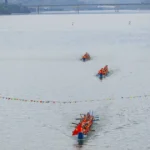 dua thuyen duoi en