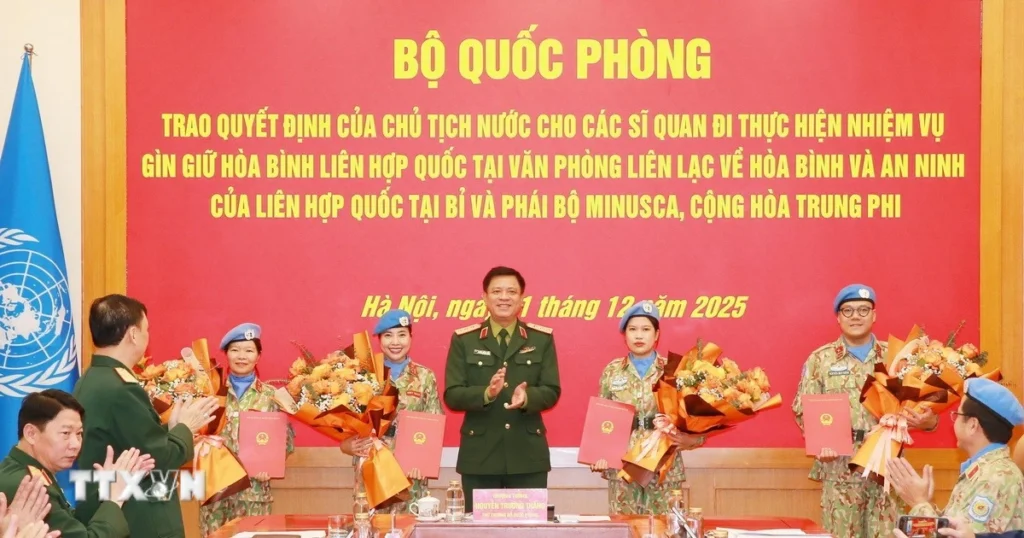 Trao quyết định cho 4 sỹ quan Quân đội thực hiện nhiệm vụ gìn giữ hòa bình LHQ 1 luc luong gin giu hoa binh 1 resize
