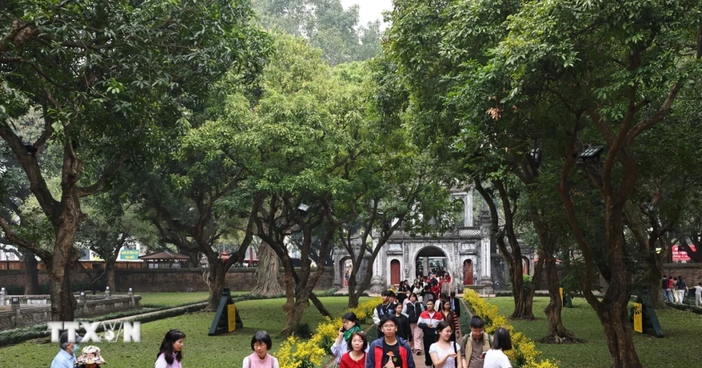 1702 nguoi dan ha noi du xuan 1