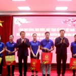 bo truong cong an trao qua tet cho nguoi ngheo hoan canh kho khan va cong nhan tai hung yen 8580972 1