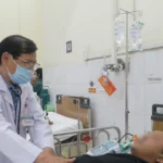 canh bao nguy co viem tuy cap khi uong qua nhieu ruou bia ngay tet