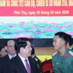 chu tich nuoc tham chuc tet can bo chien si quan khu 2 7
