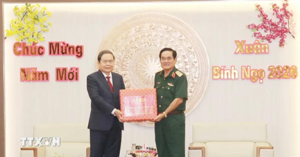 Chủ tịch Quốc hội Trần Thanh Mẫn thăm, chúc tết và tặng quà tại Quân khu 9 1 chu tich quoc hoi chuc tet luc luong vu trang quan khu 9 8