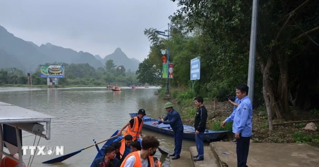 Lễ hội du lịch chùa Hương 2026: Kiên quyết xử lý đò chở khách không mặc áo phao 1 chua huong 1