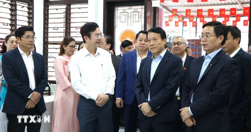 Đại tướng Lương Tam Quang giám sát, kiểm tra công tác bầu cử tại thành phố Huế 1 dai tuong luong tam quang kiem tra bau cu