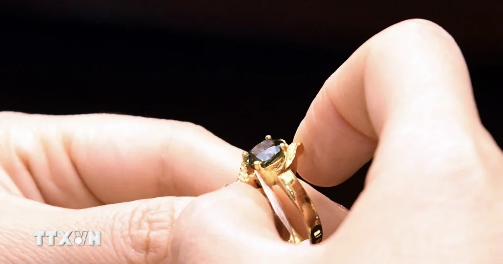 Thị trường biến động, China Gold tái cơ cấu dịch vụ mua lại kim loại quý 1 gia vang 8