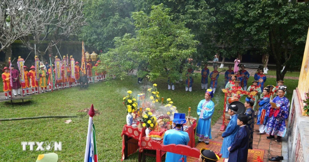 Lễ Thướng Tiêu và chuỗi hoạt động “Tết Huế cùng di sản” hấp dẫn du khách 1 le thuong tieu dung cay neu trong dai noi hue 8583936 4