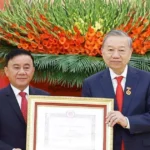 le trao huy hieu 45 nam tuoi dang tang tong bi thu to lam 03 2