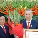 le trao huy hieu 45 nam tuoi dang tang tong bi thu to lam 03 3