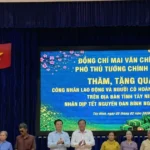 pho thu tuong mai van chinh tang qua tet cong nhan nguoi kho khan tai tay ninh 05 1