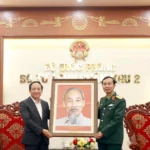 phu tho truong ban tuyen giao va dan van trung uong tham chuc tet bo tu lenh quan khu 2 8587478