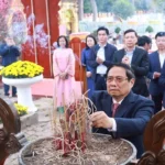 thu tuong dang huong tai khu di tich hoang thanh thang long 1402 1