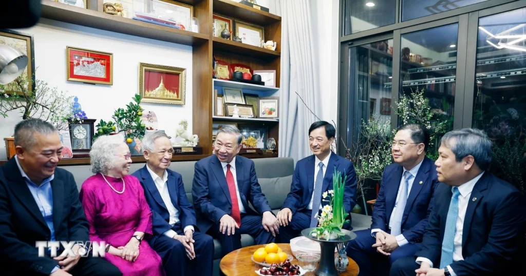 Tổng Bí thư thăm, chúc Tết gia đình Giáo sư Nguyễn Lân Dũng 1 tong bi thu tham chuc tet gia dinh nha giao va thay thuoc nhan dan 1 resize