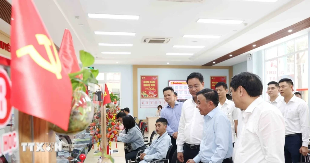Thường trực Ban Bí thư Trần Cẩm Tú dự Hội nghị tiếp xúc cử tri tại Đà Nẵng 1 0403 thuong truc ban bi thu tiep xuc cu tri da nang 13