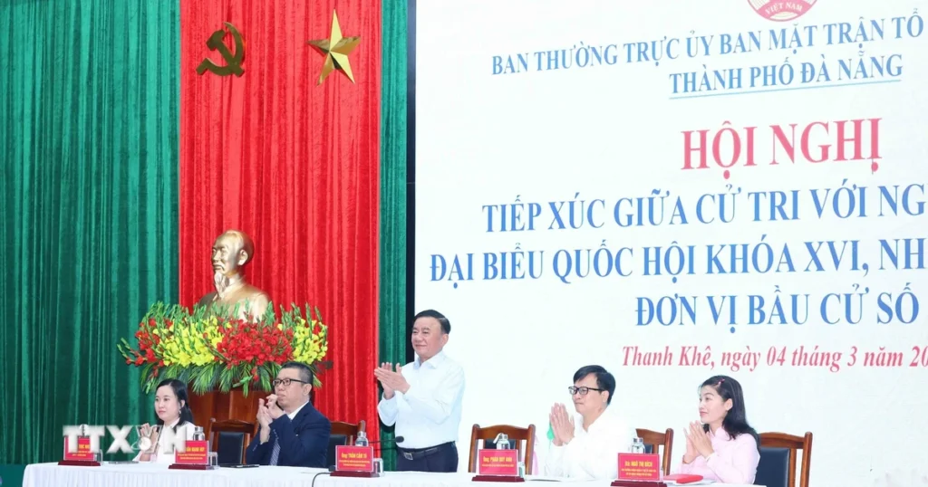 Thường trực Ban Bí thư dự Hội nghị tiếp xúc cử tri tại Đà Nẵng 1 0403 thuong truc ban bi thu tiep xuc cu tri da nang 6