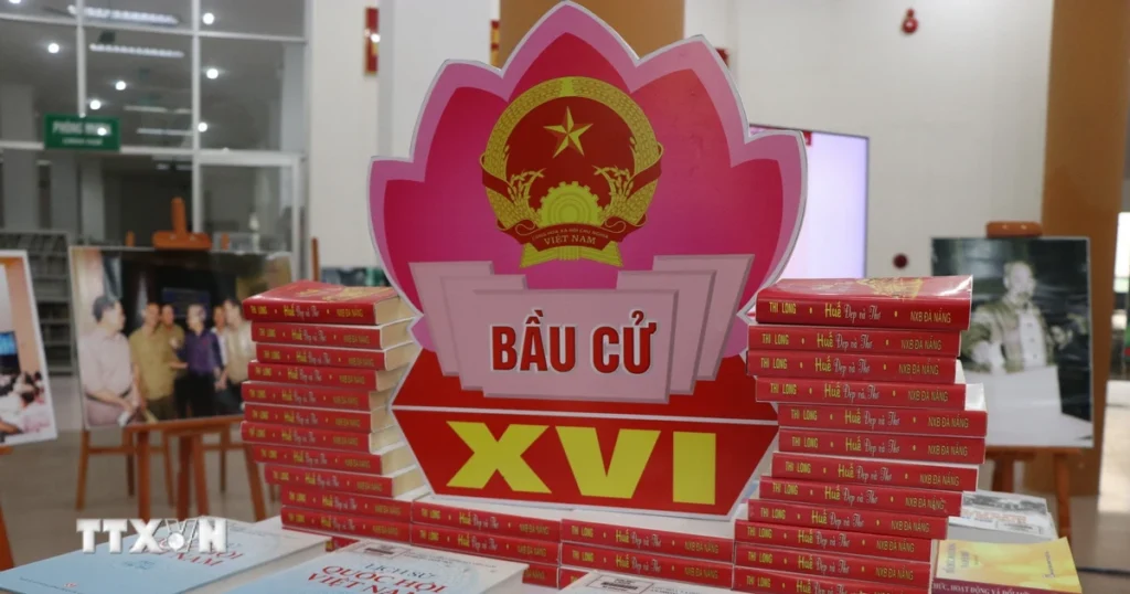 Thư viện thành phố Huế trưng bày về bầu cử Quốc hội và Hội đồng Nhân dân 1 1103 hue bau cu