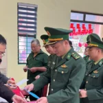 can bo chien sy bo doi bien phong tinh cao bang tham gia bau cu 8643294